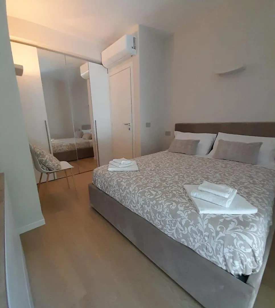 Appartamento Il Pontile Lake Como Джера-Ларио 0*,  Италия